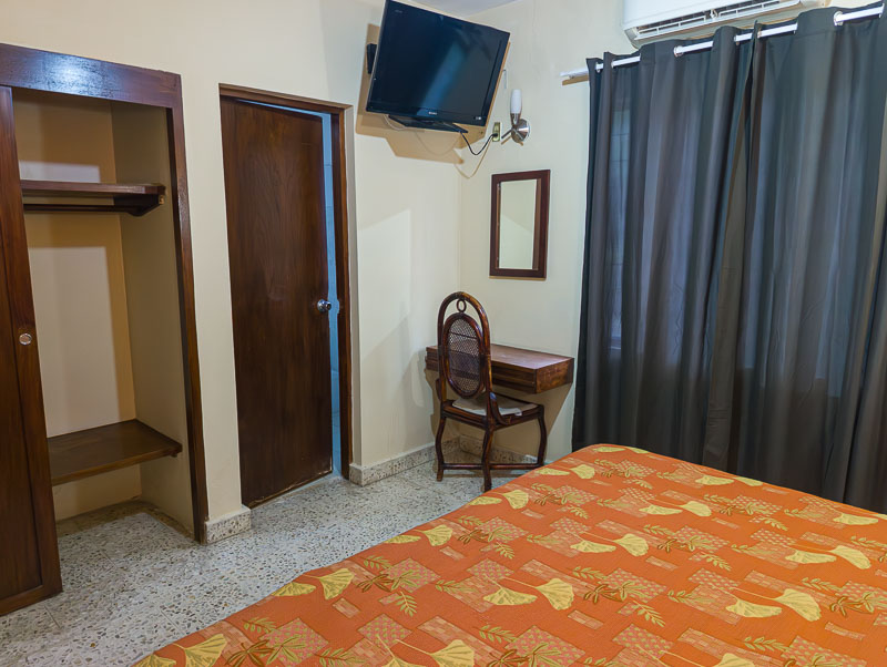 habitación sencilla en hotel económico Acapulco cerca de la playa